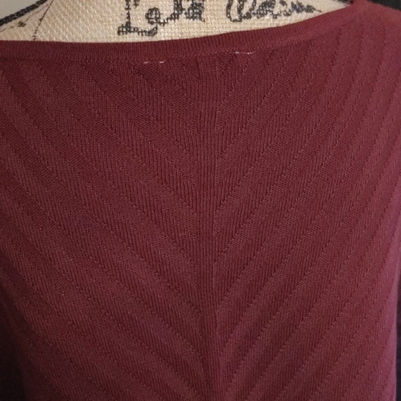 Burgundy v-stripped sweater - Picture 3 of 5